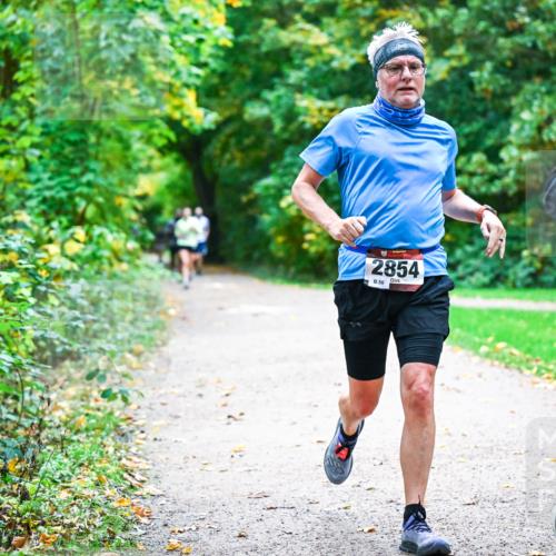 12.10.2025 - Bramfelder Halbmarathon 2025 Dr. Thomas Lammeyer http://msf.ph/oto/9347190 12.10.2025 10:22:51 Laufen 2854, 56, 25 meine-sportfotos.de