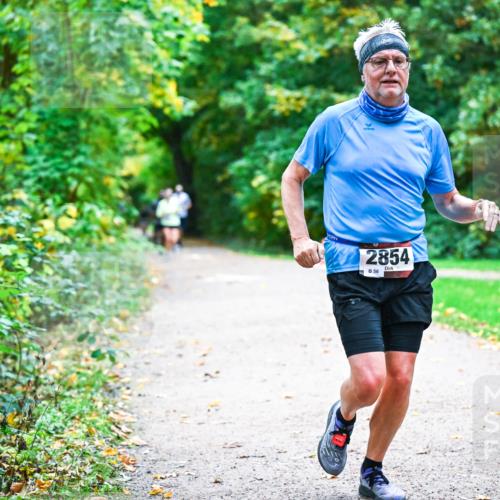 12.10.2025 - Bramfelder Halbmarathon 2025 Dr. Thomas Lammeyer http://msf.ph/oto/9347191 12.10.2025 10:22:51 Laufen 2854, 56 meine-sportfotos.de