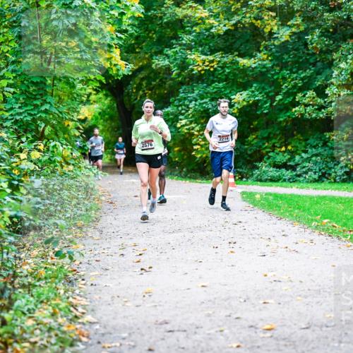 12.10.2025 - Bramfelder Halbmarathon 2025 Dr. Thomas Lammeyer http://msf.ph/oto/9347196 12.10.2025 10:22:57 Laufen 2576, 2216 meine-sportfotos.de