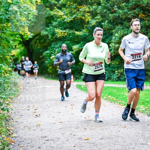 12.10.2025 - Bramfelder Halbmarathon 2025 Dr. Thomas Lammeyer http://msf.ph/oto/9347216 12.10.2025 10:23:00 Laufen 24, 2576, 2216 meine-sportfotos.de