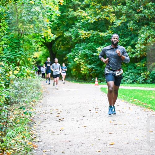 12.10.2025 - Bramfelder Halbmarathon 2025 Dr. Thomas Lammeyer http://msf.ph/oto/9347223 12.10.2025 10:23:01 Laufen 281, 25 meine-sportfotos.de