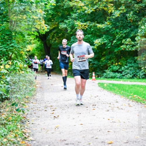 12.10.2025 - Bramfelder Halbmarathon 2025 Dr. Thomas Lammeyer http://msf.ph/oto/9347230 12.10.2025 10:23:06 Laufen 2614, 2568 meine-sportfotos.de