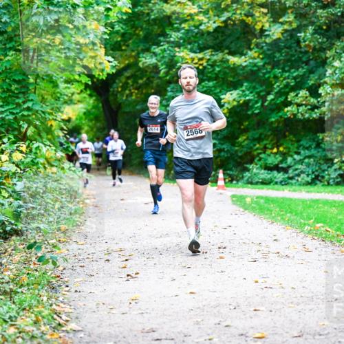 12.10.2025 - Bramfelder Halbmarathon 2025 Dr. Thomas Lammeyer http://msf.ph/oto/9347231 12.10.2025 10:23:06 Laufen 2614, 2568 meine-sportfotos.de