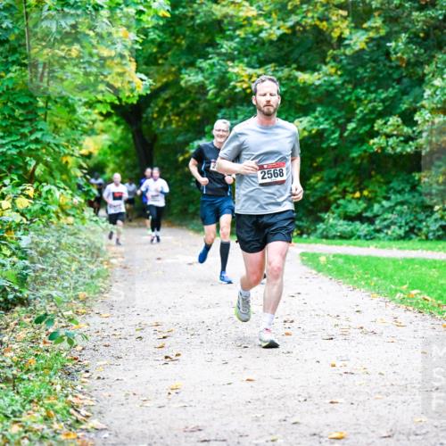 12.10.2025 - Bramfelder Halbmarathon 2025 Dr. Thomas Lammeyer http://msf.ph/oto/9347234 12.10.2025 10:23:07 Laufen 2568 meine-sportfotos.de