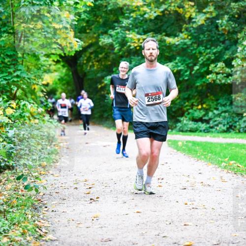 12.10.2025 - Bramfelder Halbmarathon 2025 Dr. Thomas Lammeyer http://msf.ph/oto/9347235 12.10.2025 10:23:07 Laufen 2614, 2568 meine-sportfotos.de