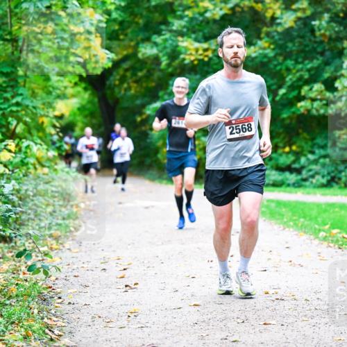 12.10.2025 - Bramfelder Halbmarathon 2025 Dr. Thomas Lammeyer http://msf.ph/oto/9347238 12.10.2025 10:23:07 Laufen 2568 meine-sportfotos.de