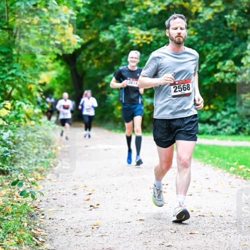 12.10.2025 - Bramfelder Halbmarathon 2025 Dr. Thomas Lammeyer http://msf.ph/oto/9347239 12.10.2025 10:23:07 Laufen 2568 meine-sportfotos.de