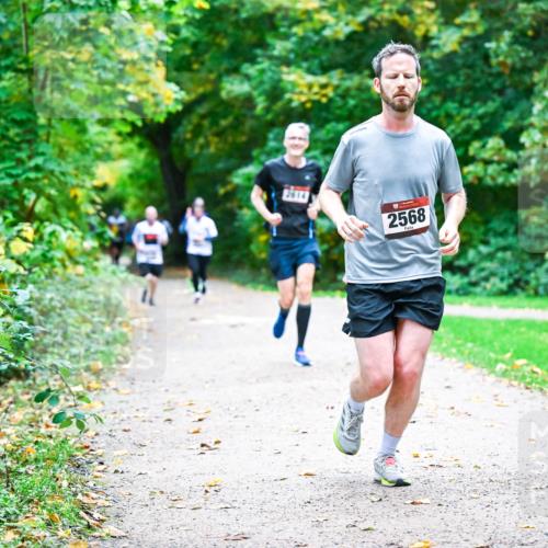 12.10.2025 - Bramfelder Halbmarathon 2025 Dr. Thomas Lammeyer http://msf.ph/oto/9347240 12.10.2025 10:23:07 Laufen 2614, 2568 meine-sportfotos.de