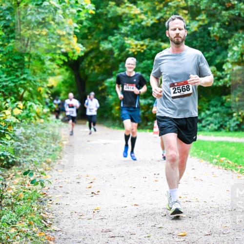 12.10.2025 - Bramfelder Halbmarathon 2025 Dr. Thomas Lammeyer http://msf.ph/oto/9347241 12.10.2025 10:23:08 Laufen 2568 meine-sportfotos.de