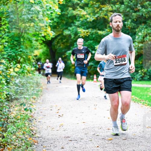 12.10.2025 - Bramfelder Halbmarathon 2025 Dr. Thomas Lammeyer http://msf.ph/oto/9347243 12.10.2025 10:23:08 Laufen 2614, 2568 meine-sportfotos.de