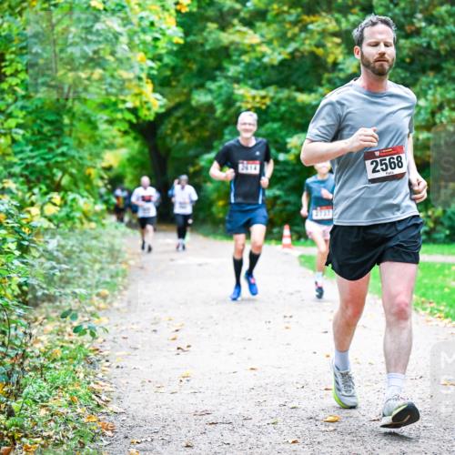 12.10.2025 - Bramfelder Halbmarathon 2025 Dr. Thomas Lammeyer http://msf.ph/oto/9347244 12.10.2025 10:23:08 Laufen 2614, 2568 meine-sportfotos.de