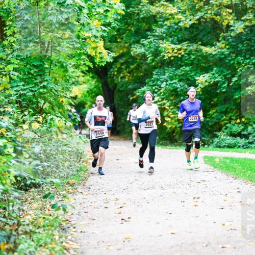 12.10.2025 - Bramfelder Halbmarathon 2025 Dr. Thomas Lammeyer http://msf.ph/oto/9347261 12.10.2025 10:23:12 Laufen 70, 2540, 2258, 2623 meine-sportfotos.de