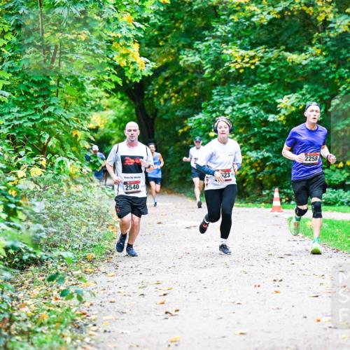 12.10.2025 - Bramfelder Halbmarathon 2025 Dr. Thomas Lammeyer http://msf.ph/oto/9347267 12.10.2025 10:23:13 Laufen 23, 2540, 2258 meine-sportfotos.de
