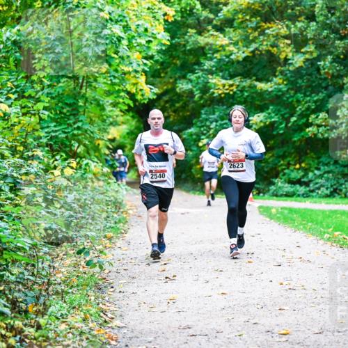 12.10.2025 - Bramfelder Halbmarathon 2025 Dr. Thomas Lammeyer http://msf.ph/oto/9347279 12.10.2025 10:23:14 Laufen 2540, 2258, 2623 meine-sportfotos.de