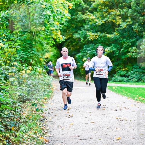12.10.2025 - Bramfelder Halbmarathon 2025 Dr. Thomas Lammeyer http://msf.ph/oto/9347280 12.10.2025 10:23:14 Laufen 0, 2540, 2623, 2258 meine-sportfotos.de