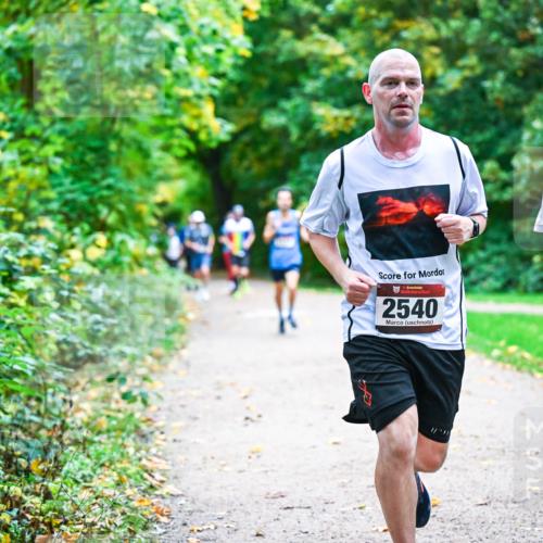 12.10.2025 - Bramfelder Halbmarathon 2025 Dr. Thomas Lammeyer http://msf.ph/oto/9347293 12.10.2025 10:23:16 Laufen 34, 2540, 2623 meine-sportfotos.de