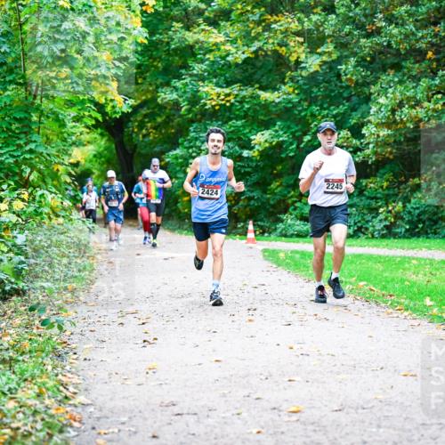 12.10.2025 - Bramfelder Halbmarathon 2025 Dr. Thomas Lammeyer http://msf.ph/oto/9347299 12.10.2025 10:23:18 Laufen 2424, 2245 meine-sportfotos.de