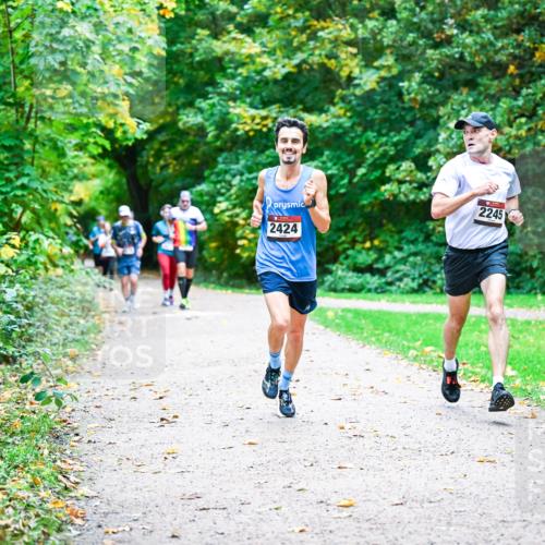 12.10.2025 - Bramfelder Halbmarathon 2025 Dr. Thomas Lammeyer http://msf.ph/oto/9347305 12.10.2025 10:23:19 Laufen 2424, 2245 meine-sportfotos.de