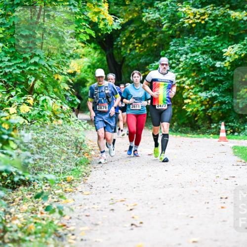 12.10.2025 - Bramfelder Halbmarathon 2025 Dr. Thomas Lammeyer http://msf.ph/oto/9347312 12.10.2025 10:23:21 Laufen 2879, 2611, 2473 meine-sportfotos.de