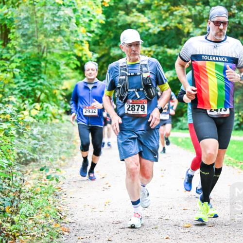 12.10.2025 - Bramfelder Halbmarathon 2025 Dr. Thomas Lammeyer http://msf.ph/oto/9347346 12.10.2025 10:23:26 Laufen 2932, 76, 2879, 2475 meine-sportfotos.de