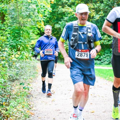 12.10.2025 - Bramfelder Halbmarathon 2025 Dr. Thomas Lammeyer http://msf.ph/oto/9347348 12.10.2025 10:23:26 Laufen 2932, 2879, 2413 meine-sportfotos.de