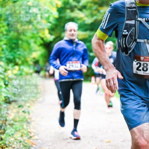 12.10.2025 - Bramfelder Halbmarathon 2025 Dr. Thomas Lammeyer http://msf.ph/oto/9347352 12.10.2025 10:23:27 Laufen 34, 2879 meine-sportfotos.de