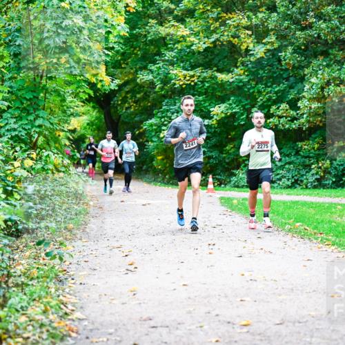 12.10.2025 - Bramfelder Halbmarathon 2025 Dr. Thomas Lammeyer http://msf.ph/oto/9347376 12.10.2025 10:23:35 Laufen 2241, 2586, 2587, 2275 meine-sportfotos.de