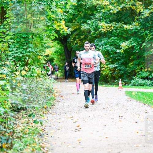 12.10.2025 - Bramfelder Halbmarathon 2025 Dr. Thomas Lammeyer http://msf.ph/oto/9347396 12.10.2025 10:23:40 Laufen 25, 2586, 587 meine-sportfotos.de