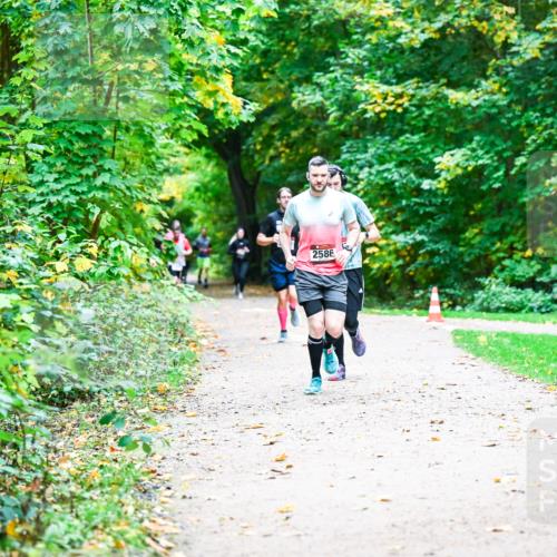 12.10.2025 - Bramfelder Halbmarathon 2025 Dr. Thomas Lammeyer http://msf.ph/oto/9347397 12.10.2025 10:23:40 Laufen 2586 meine-sportfotos.de