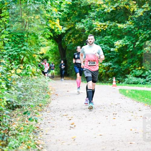 12.10.2025 - Bramfelder Halbmarathon 2025 Dr. Thomas Lammeyer http://msf.ph/oto/9347401 12.10.2025 10:23:40 Laufen 2522, 2586 meine-sportfotos.de