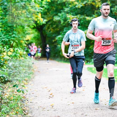12.10.2025 - Bramfelder Halbmarathon 2025 Dr. Thomas Lammeyer http://msf.ph/oto/9347413 12.10.2025 10:23:42 Laufen 2587, 2586 meine-sportfotos.de