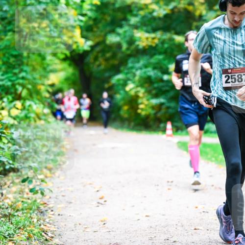 12.10.2025 - Bramfelder Halbmarathon 2025 Dr. Thomas Lammeyer http://msf.ph/oto/9347422 12.10.2025 10:23:43 Laufen 2587 meine-sportfotos.de
