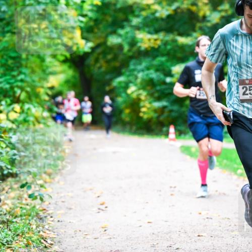 12.10.2025 - Bramfelder Halbmarathon 2025 Dr. Thomas Lammeyer http://msf.ph/oto/9347423 12.10.2025 10:23:44 Laufen 34, 2587 meine-sportfotos.de