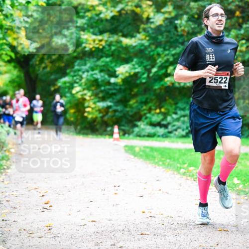 12.10.2025 - Bramfelder Halbmarathon 2025 Dr. Thomas Lammeyer http://msf.ph/oto/9347425 12.10.2025 10:23:44 Laufen 2522 meine-sportfotos.de