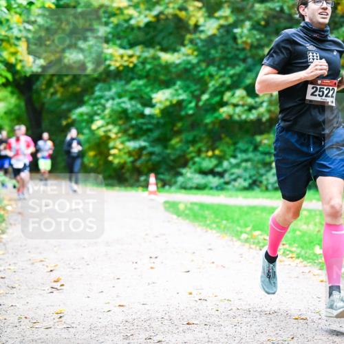 12.10.2025 - Bramfelder Halbmarathon 2025 Dr. Thomas Lammeyer http://msf.ph/oto/9347426 12.10.2025 10:23:45 Laufen 2522 meine-sportfotos.de