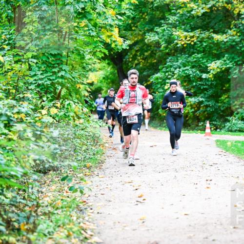 12.10.2025 - Bramfelder Halbmarathon 2025 Dr. Thomas Lammeyer http://msf.ph/oto/9347438 12.10.2025 10:23:49 Laufen 3420, 2624, 2718 meine-sportfotos.de