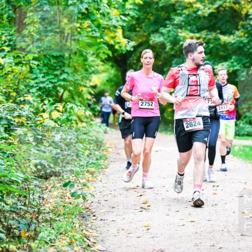 12.10.2025 - Bramfelder Halbmarathon 2025 Dr. Thomas Lammeyer http://msf.ph/oto/9347453 12.10.2025 10:23:51 Laufen 2752, 2624, 2417 meine-sportfotos.de