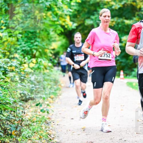 12.10.2025 - Bramfelder Halbmarathon 2025 Dr. Thomas Lammeyer http://msf.ph/oto/9347463 12.10.2025 10:23:53 Laufen 2676, 752, 2624 meine-sportfotos.de