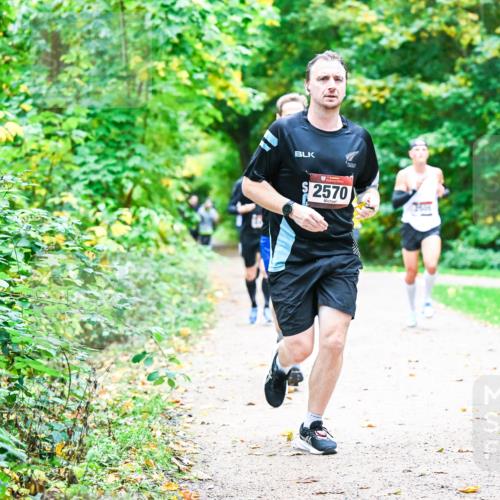 12.10.2025 - Bramfelder Halbmarathon 2025 Dr. Thomas Lammeyer http://msf.ph/oto/9347468 12.10.2025 10:23:54 Laufen 2570 meine-sportfotos.de