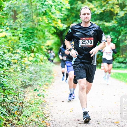 12.10.2025 - Bramfelder Halbmarathon 2025 Dr. Thomas Lammeyer http://msf.ph/oto/9347470 12.10.2025 10:23:55 Laufen 2570 meine-sportfotos.de