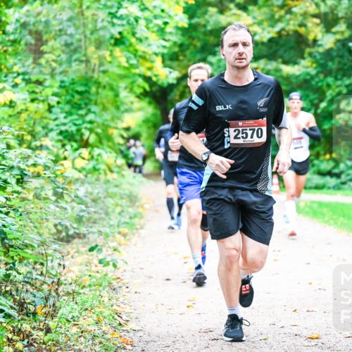12.10.2025 - Bramfelder Halbmarathon 2025 Dr. Thomas Lammeyer http://msf.ph/oto/9347471 12.10.2025 10:23:55 Laufen 2570 meine-sportfotos.de