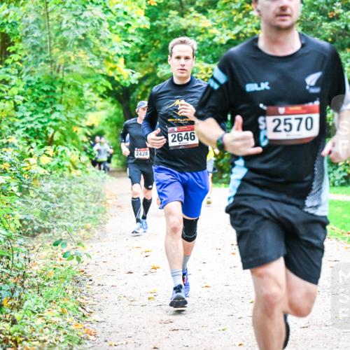 12.10.2025 - Bramfelder Halbmarathon 2025 Dr. Thomas Lammeyer http://msf.ph/oto/9347473 12.10.2025 10:23:55 Laufen 2428, 2646, 2570 meine-sportfotos.de