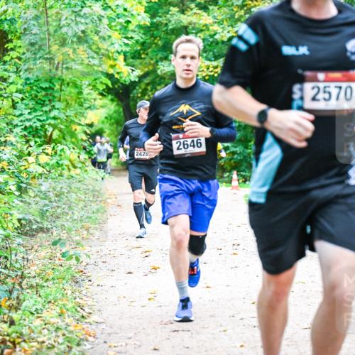 12.10.2025 - Bramfelder Halbmarathon 2025 Dr. Thomas Lammeyer http://msf.ph/oto/9347474 12.10.2025 10:23:56 Laufen 2428, 2646, 2570 meine-sportfotos.de