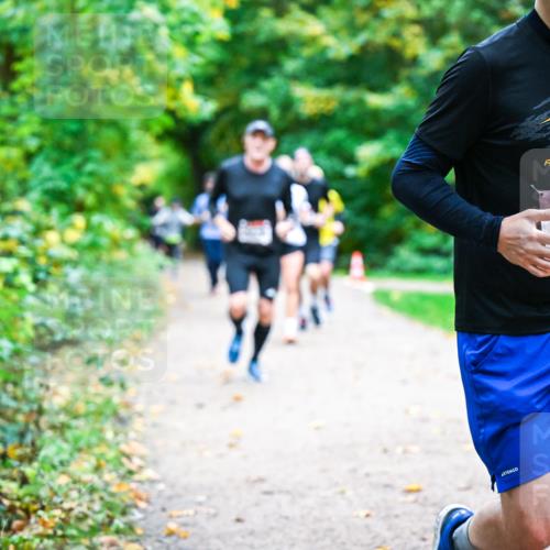 12.10.2025 - Bramfelder Halbmarathon 2025 Dr. Thomas Lammeyer http://msf.ph/oto/9347478 12.10.2025 10:23:57 Laufen 35, 21, 30, 130, 43, 30, 34, 2646 meine-sportfotos.de