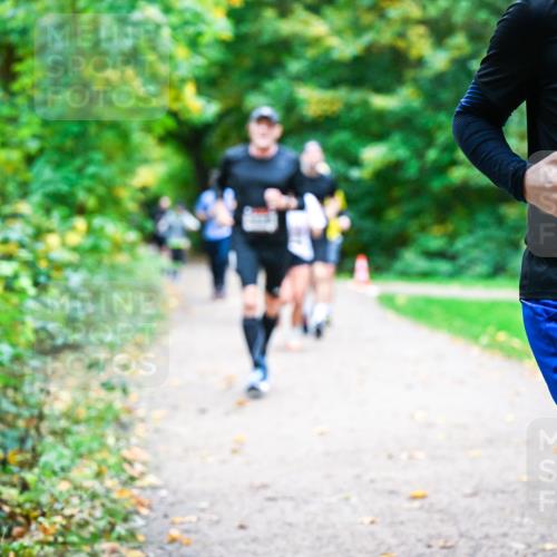 12.10.2025 - Bramfelder Halbmarathon 2025 Dr. Thomas Lammeyer http://msf.ph/oto/9347479 12.10.2025 10:23:57 Laufen 35, 21, 20, 43, 300, 34, 2646 meine-sportfotos.de