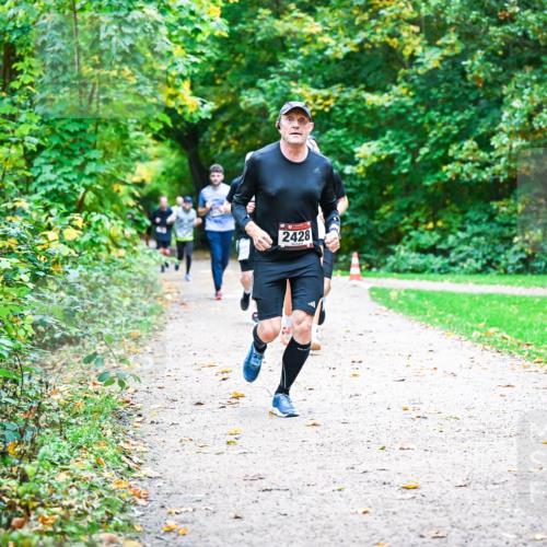 12.10.2025 - Bramfelder Halbmarathon 2025 Dr. Thomas Lammeyer http://msf.ph/oto/9347480 12.10.2025 10:23:57 Laufen 2428 meine-sportfotos.de