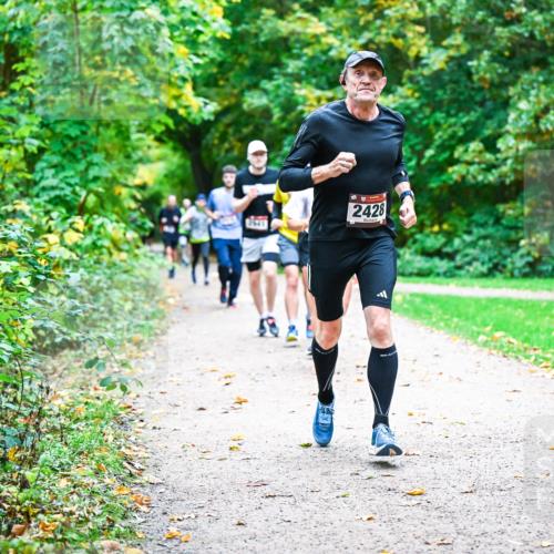12.10.2025 - Bramfelder Halbmarathon 2025 Dr. Thomas Lammeyer http://msf.ph/oto/9347484 12.10.2025 10:23:58 Laufen 7641, 2428 meine-sportfotos.de