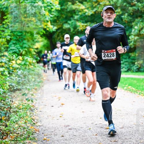12.10.2025 - Bramfelder Halbmarathon 2025 Dr. Thomas Lammeyer http://msf.ph/oto/9347487 12.10.2025 10:23:58 Laufen 2428 meine-sportfotos.de