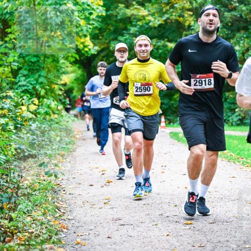 12.10.2025 - Bramfelder Halbmarathon 2025 Dr. Thomas Lammeyer http://msf.ph/oto/9347493 12.10.2025 10:24:00 Laufen 2918, 2590, 2869 meine-sportfotos.de