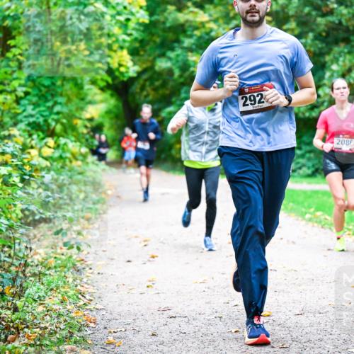 12.10.2025 - Bramfelder Halbmarathon 2025 Dr. Thomas Lammeyer http://msf.ph/oto/9347515 12.10.2025 10:24:04 Laufen 292, 208 meine-sportfotos.de